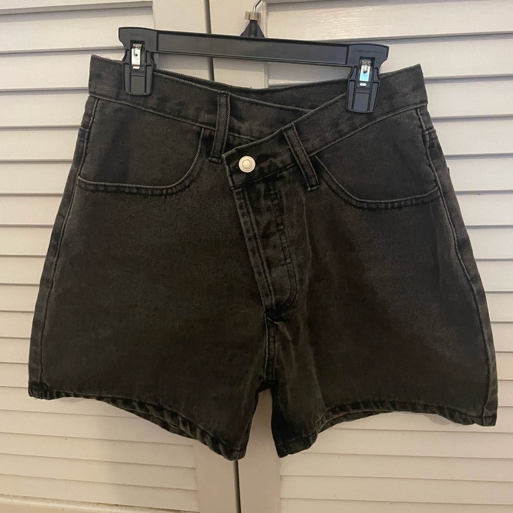 Er Clet High Rise Black Denim Shorts